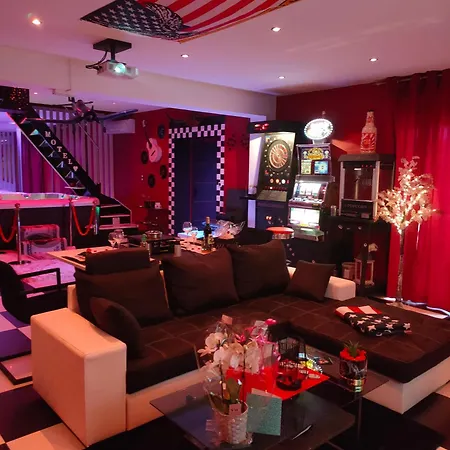 Le Quart D'heure Americain 4* بايول