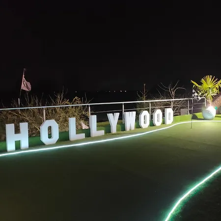 Le Quart D'heure Americain 4* バイレウル